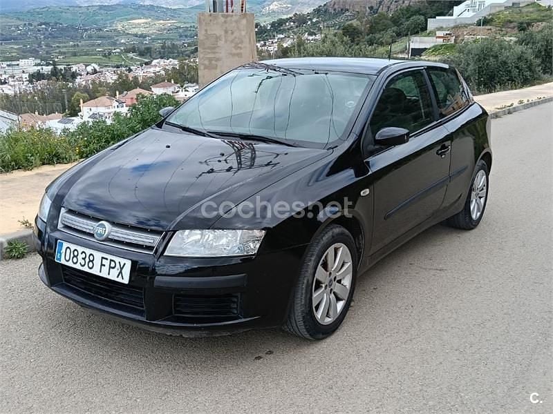 Usado Fiat Stilo 95 CV (69 kW) 2007 Negro Familiar