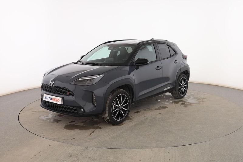 Usado Toyota Yaris Cross Sport 131 CV (96 kW) 2025 Gris SUV
