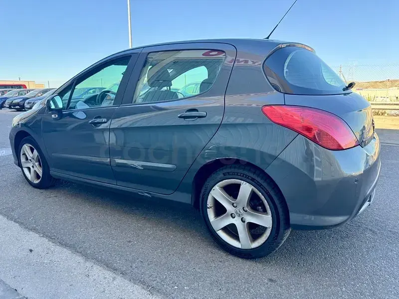 Usado Peugeot 308 Premium 110 CV (80 kW) 2009 Gris / plata Berlina
