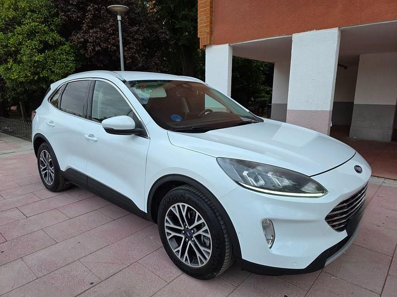 Usado Ford Kuga Titanium 225 CV (165 kW) 2020 Blanco SUV