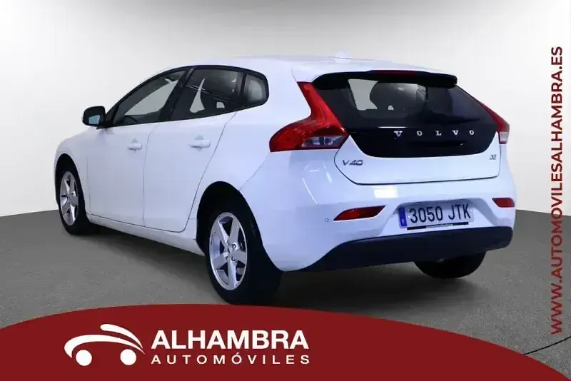 Usado Volvo V40 Kinetic 120 CV (88 kW) 2017 Blanco Berlina