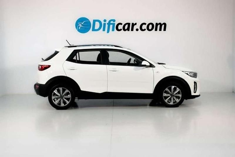 Usado Kia Stonic 84 CV (61 kW) 2022 Blanco SUV