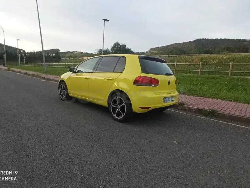 Usado VW Golf VI Sport 105 CV (77 kW) 2009 Amarillo Utilitario