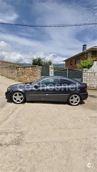Usado Mercedes CLC220 150 CV (110 kW) 2009 Gris / plata Utilitario