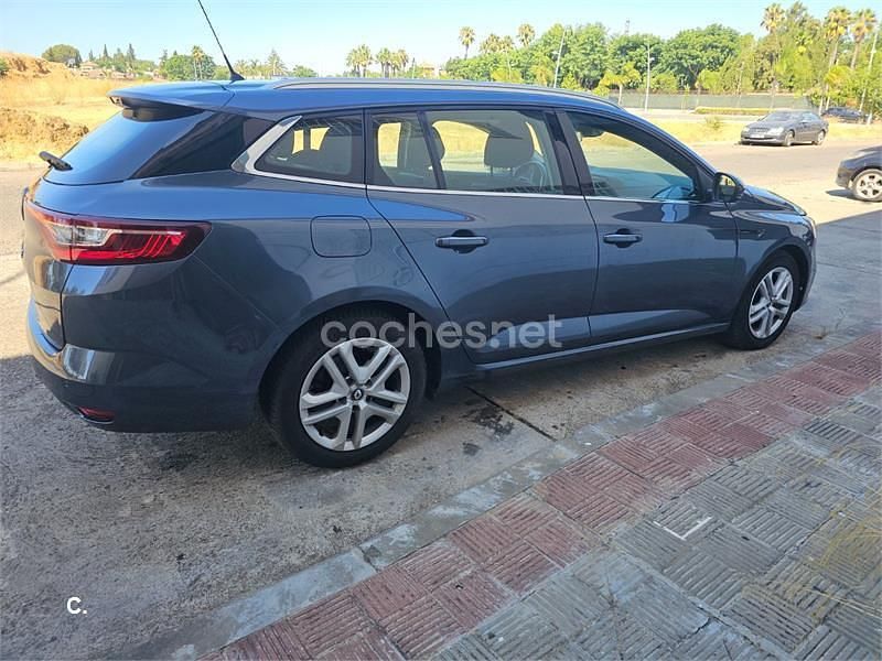 Usado Renault Mégane GrandTour Business 110 CV (80 kW) 2018 Gris / plata Familiar