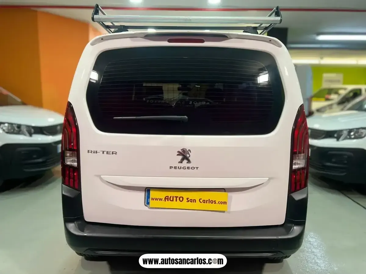 Usado Peugeot Rifter Active 100 CV (73 kW) 2021 Blanco Monovolumen
