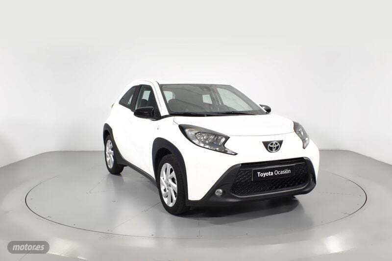 Blanco Usado 2024 Toyota Aygo Play Utilitario | 16.500 € (Caro) - Imagen 1/4