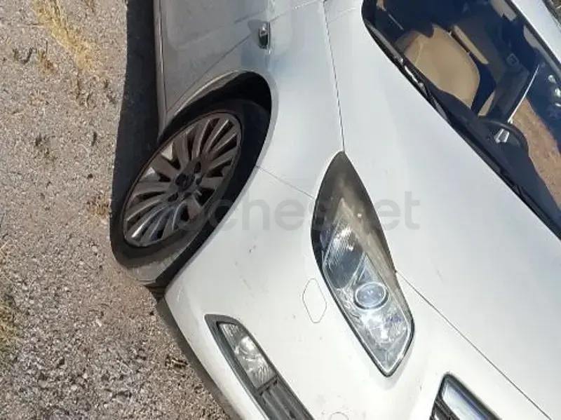 Usado Opel Insignia Sportive 160 CV (117 kW) 2012 Blanco Berlina