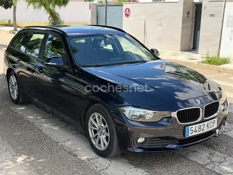 Usado BMW 318 143 CV (105 kW) 2013 Azul Familiar