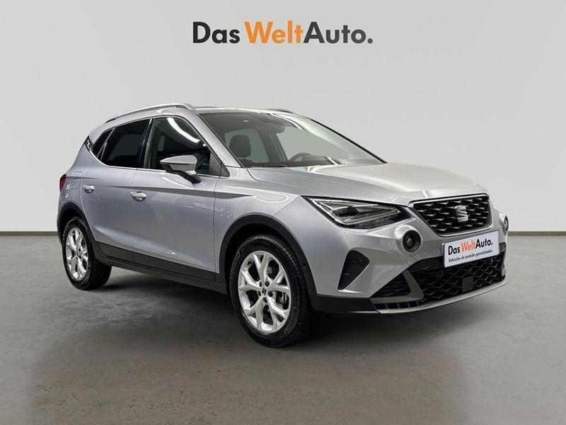 Gris plata Usado 2024 Seat Arona FR SUV | 21.200 € (Precio justo) - Imagen 1/4