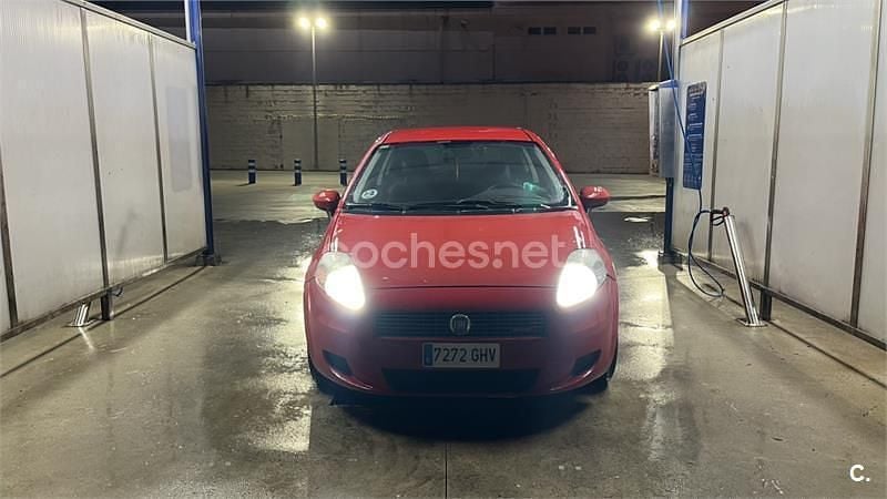 Usado Fiat Grande Punto Dynamic 75 CV (55 kW) 2008 Rojo Utilitario