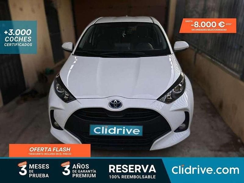 Blanco Usado 2023 Toyota Yaris Hybrid Active Utilitario | 16.590 € (Buen precio) - Imagen 1/3