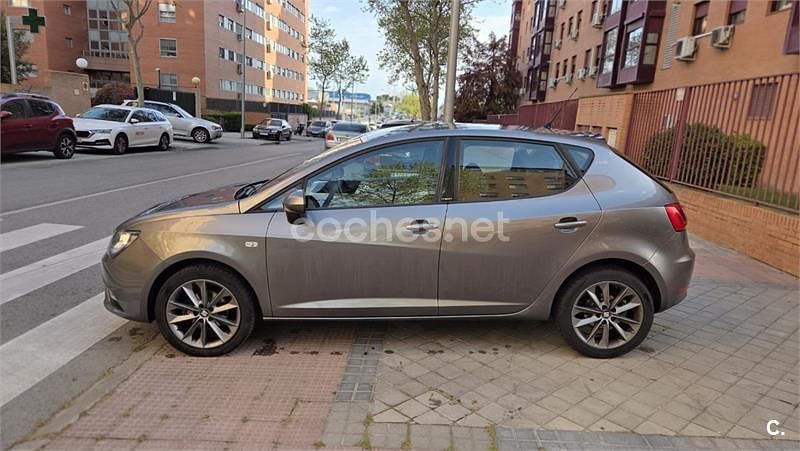 Usado Seat Ibiza ST I-Tech 105 CV (77 kW) 2014 Gris / plata Familiar