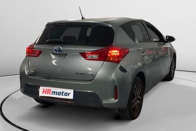 Usado Toyota Auris Hybrid 136 CV (100 kW) 2015 Gris Utilitario