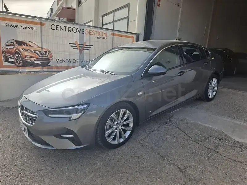 Usado Opel Insignia Business 170 HP (125 kW) 2022 Cinzento Sedan