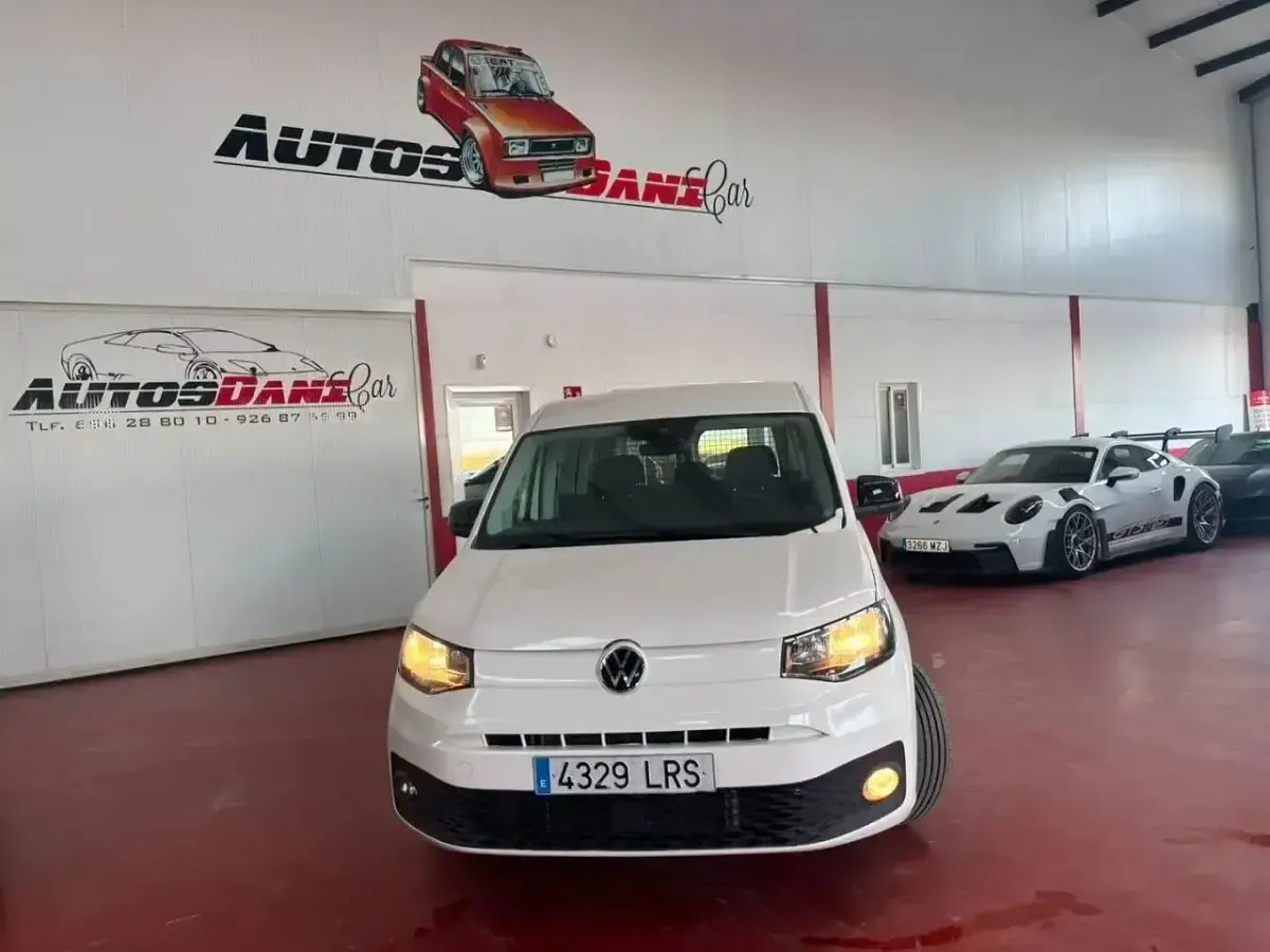 Usado VW Caddy 122 CV (89 kW) 2021 Blanco Monovolumen