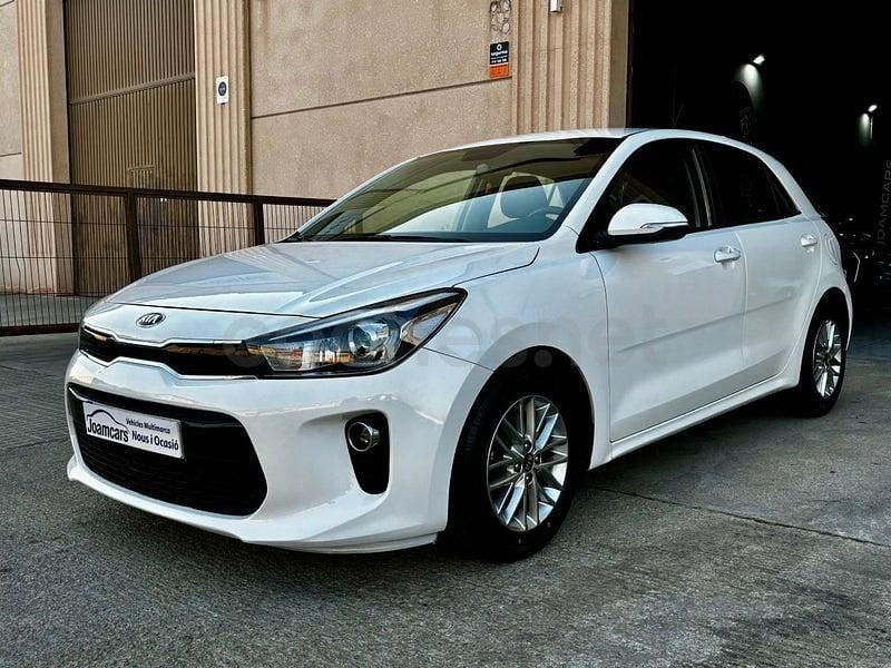 Usado Kia Rio 84 CV (61 kW) 2017 Blanco Berlina