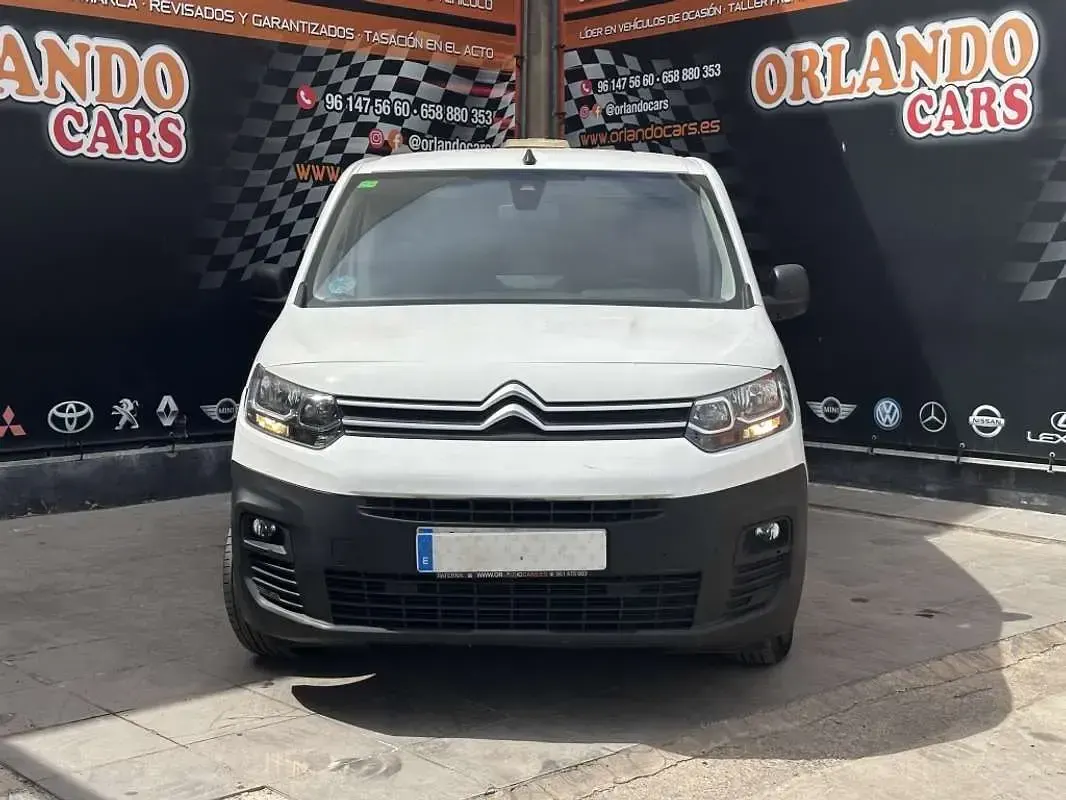 Usado Citroën Berlingo Business Class 102 CV (75 kW) 2022 Blanco Monovolumen