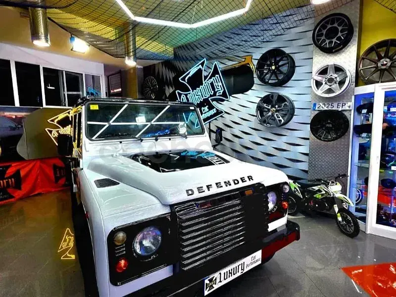 Usado Land Rover Defender 122 CV (89 kW) 2016 Blanco Familiar