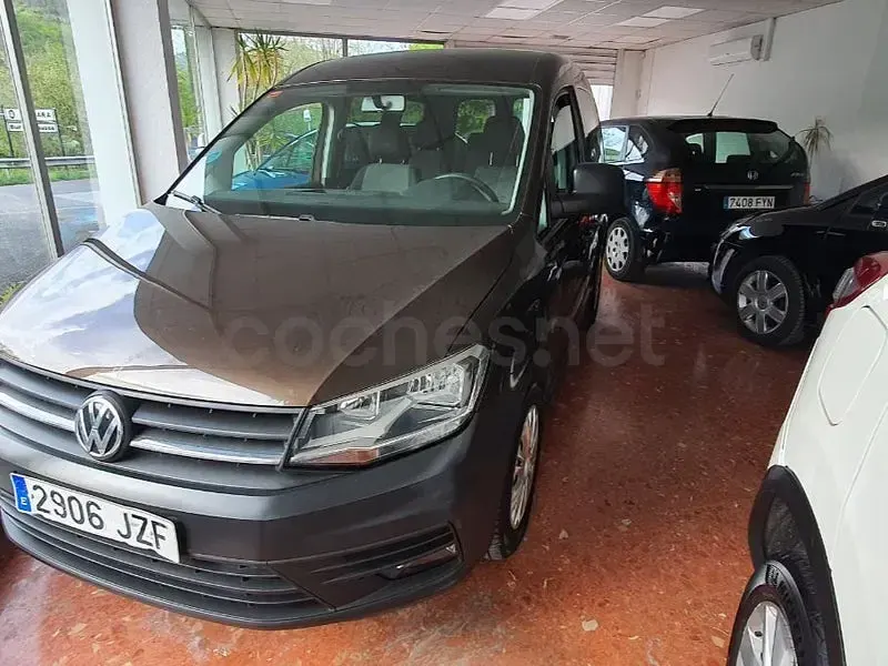 Usado VW Caddy Trendline 102 CV (75 kW) 2016 Marrón Monovolumen