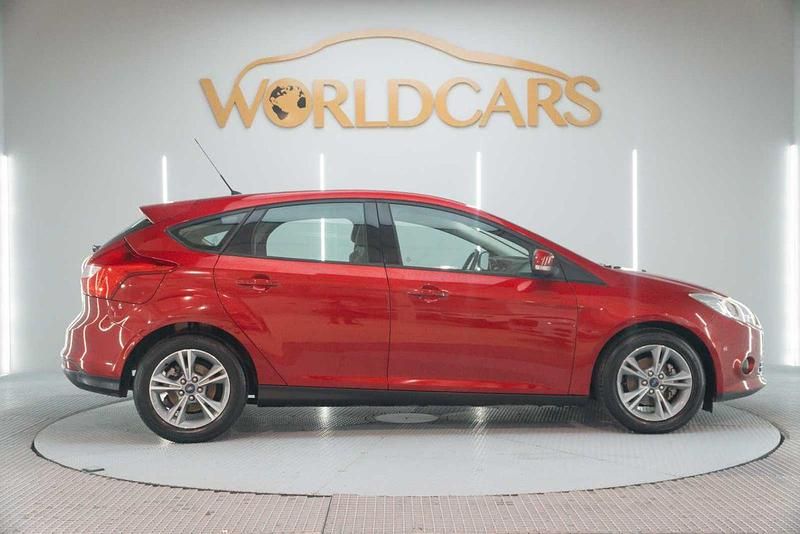 Usado Ford Focus S 125 CV (91 kW) 2014 Granate Utilitario