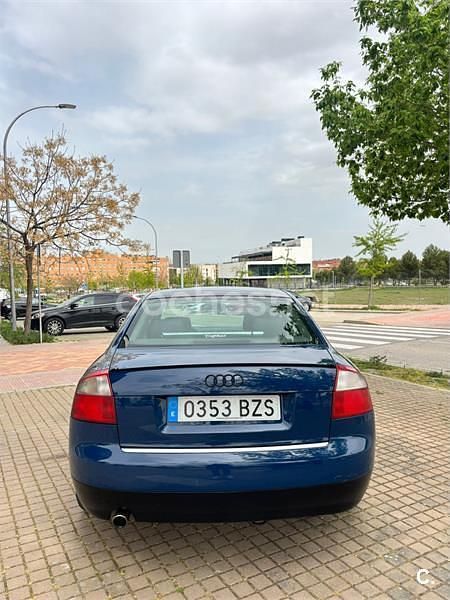 Usado Audi A4 130 CV (95 kW) 2002 Azul Berlina