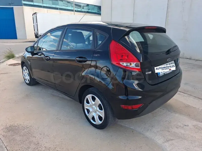 Usado Ford Fiesta Trend 68 CV (50 kW) 2010 Negro Berlina