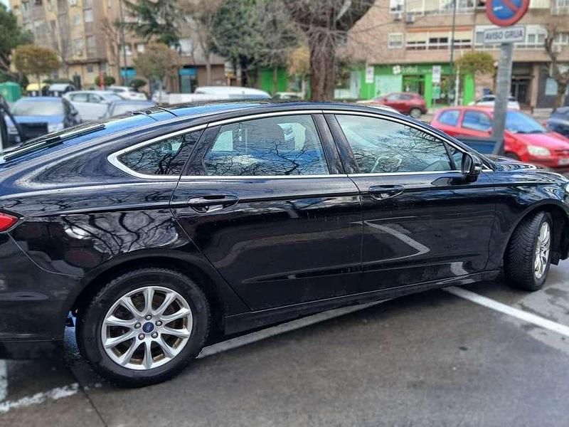Usado Ford Mondeo Trend 155 CV (114 kW) 2016 Negro Berlina