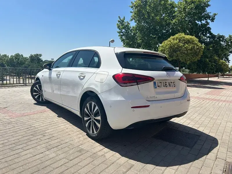 Usado Mercedes A250 218 CV (160 kW) 2024 Blanco Berlina