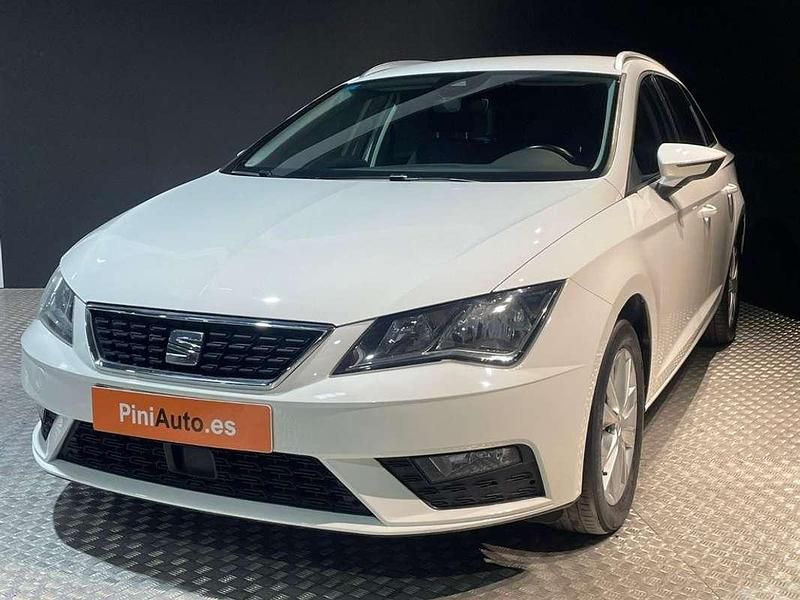 Usado Seat Leon ST Style 114 CV (83 kW) 2019 Blanco Familiar