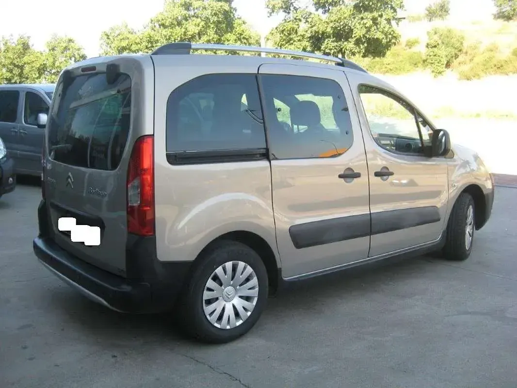 Usado Citroën Berlingo XTR 109 CV (80 kW) 2010 Beige Monovolumen
