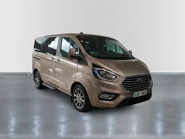 Usado Ford Tourneo Custom Titanium X 170 CV (125 kW) 2023 Plata luna Van