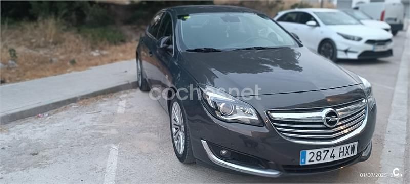 Usado Opel Insignia Excellence 140 CV (102 kW) 2014 Gris / plata Berlina