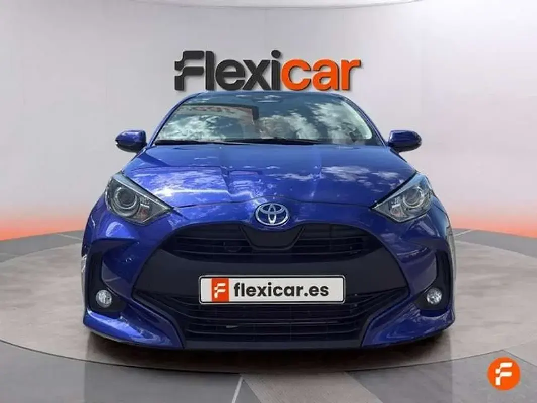 Usado Toyota Yaris Hybrid Active 92 CV (67 kW) 2025 Azul Berlina