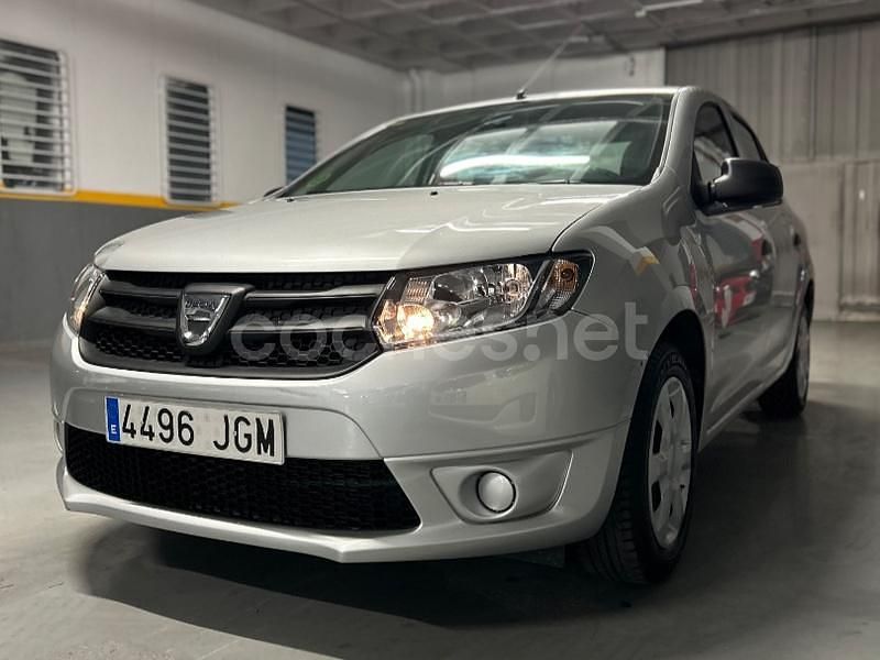 Usado Dacia Logan Ambiance 75 CV (55 kW) 2015 Gris / plata Berlina