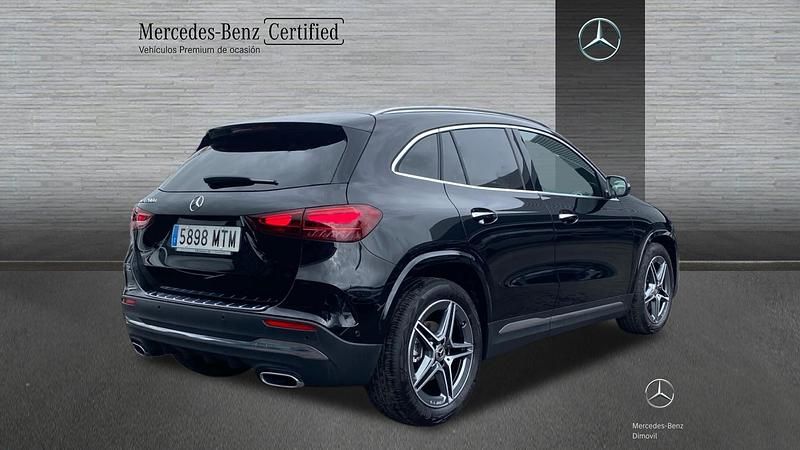 Usado Mercedes GLA200 AMG line 150 CV (110 kW) 2024 Negro cosmos SUV