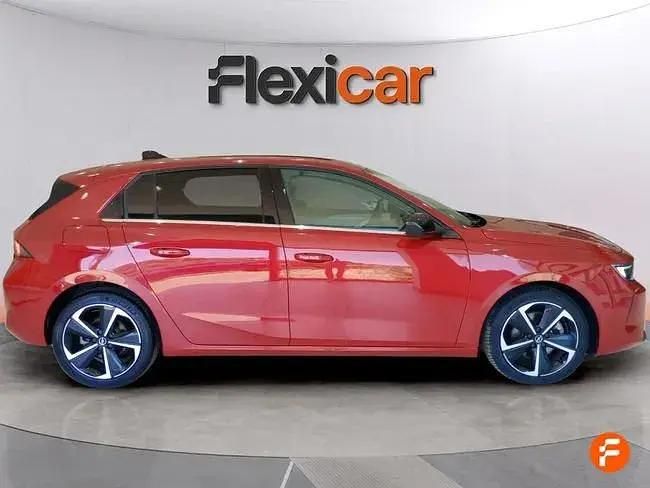 Usado Opel Astra Elegance 130 HP (95 kW) 2023 Vermelho Sedan
