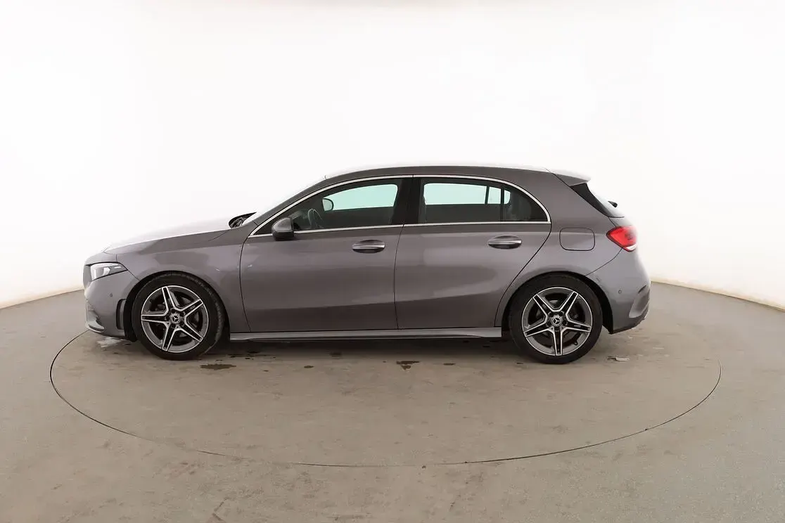 Usado Mercedes A180 115 CV (84 kW) 2018 Gris Berlina