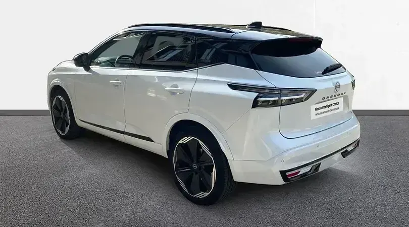 Usado Nissan Qashqai 140 CV (102 kW) 2024 Lunar white con techo midnight SUV