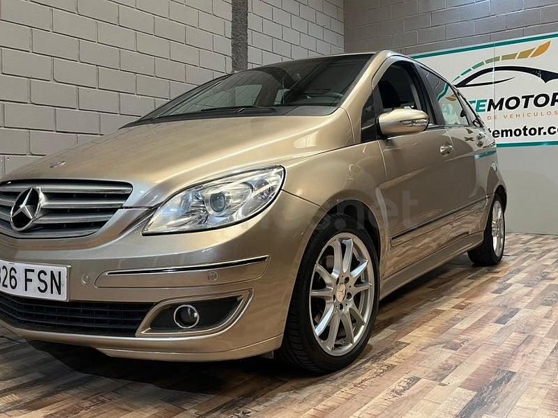 Usado Mercedes B180 109 CV (80 kW) 2007 Beige Monovolumen