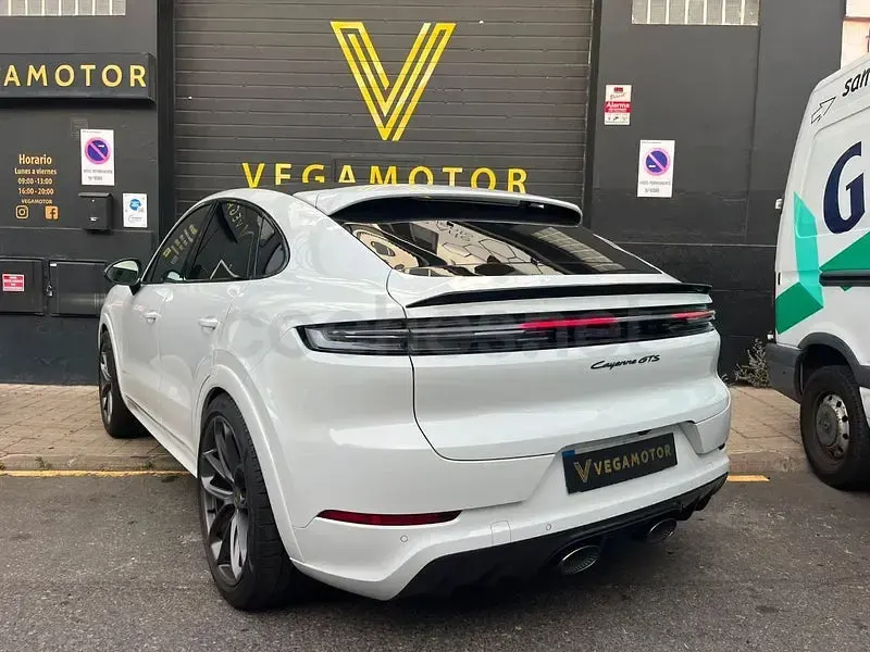 Usado Porsche Cayenne 500 CV (367 kW) 2025 Blanco SUV
