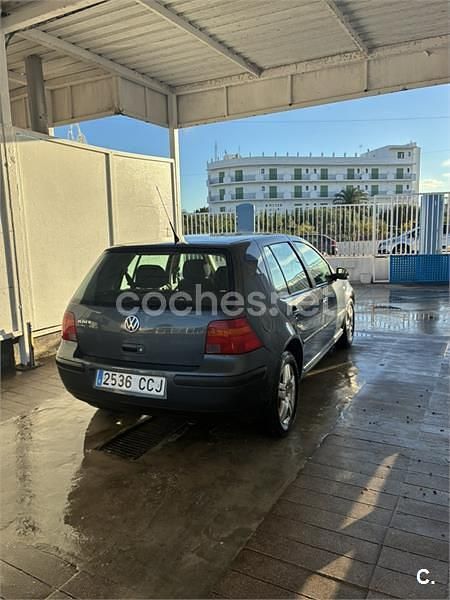 Usado VW Golf IV Highline 105 CV (77 kW) 2002 Gris / plata Familiar