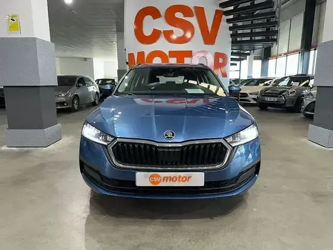 Usado Skoda Octavia 111 CV (81 kW) 2021 Azul Familiar