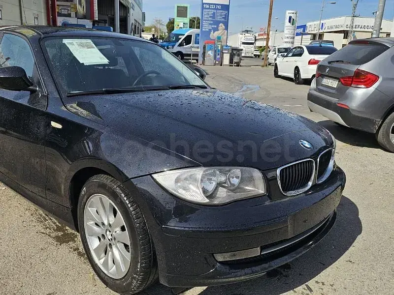 Usado BMW 116 115 CV (84 kW) 2011 Negro Utilitario