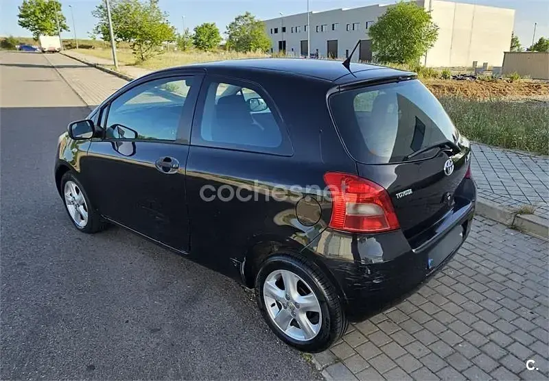 Usado Toyota Yaris 87 CV (63 kW) 2008 Negro Utilitario