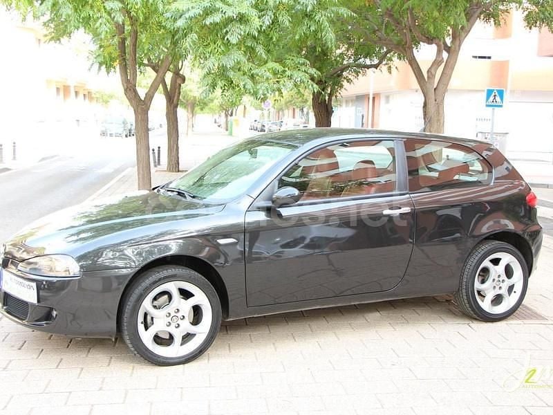 Negro Usado 2006 Alfa Romeo 147 Utilitario | 3200 € (Precio justo) - Imagen 1/4