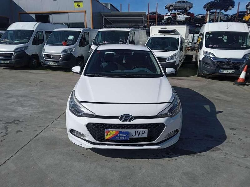 Usado Hyundai i20 75 CV (55 kW) 2016 Blanco Utilitario