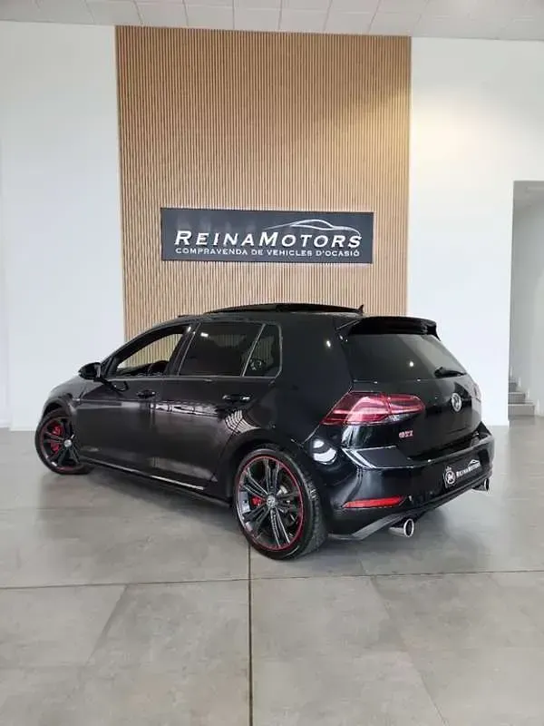 Usado VW Golf VII GTI 230 CV (169 kW) 2017 Negro Utilitario