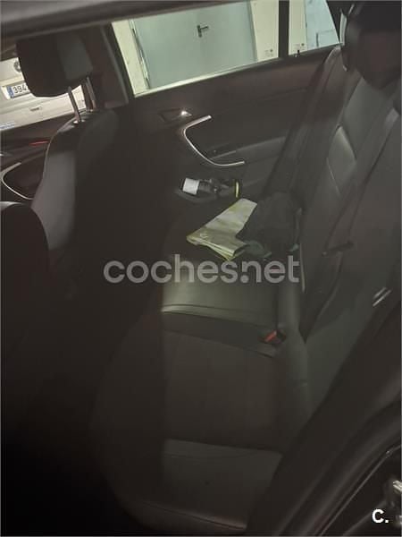 Usado Opel Insignia Sport 160 CV (117 kW) 2011 Negro Familiar