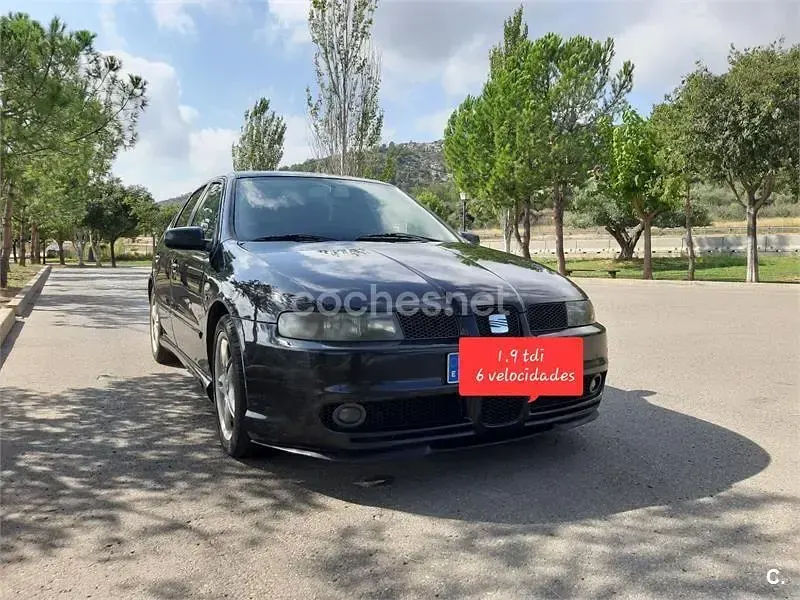 Usado Seat Leon Sport 150 CV (110 kW) 2003 Negro Utilitario